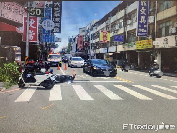 ▲台南東區文化六街驚傳重機摔車意外，疑似因路面掉落的豬腸所致，警方通知掉落物駕駛人到案說明，並依法開罰。（記者林東良翻攝，下同）