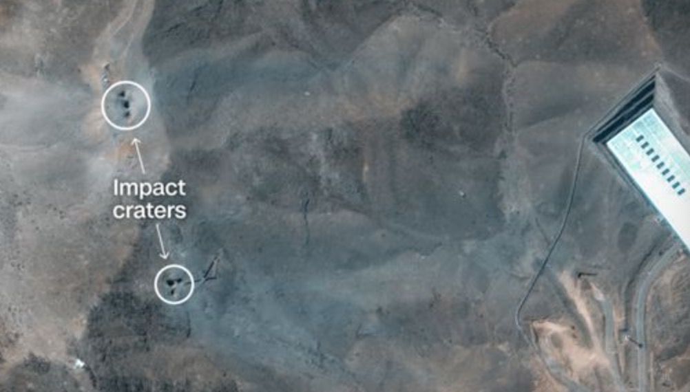 ▲▼ 衛星公司Maxar拍攝的照片顯示，在福爾多核設施兩個相鄰地點，可以看到6個獨立的大彈坑。            。（圖／翻攝 衛星公司Maxar）