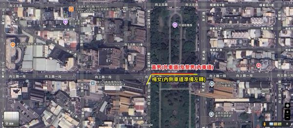 ▲▼台中2輛機車發生詭異追撞，連員警都直呼機率太低了。（圖／翻自wowtchout）