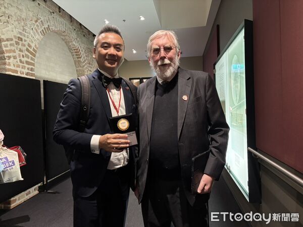 ▲台南市裕文國小管樂團赴澳參賽，勇奪金賞殊榮，孩子與師長合影展現榮耀。（記者林東良翻攝，下同）