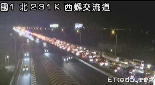 ▲▼國1南下連環撞！10車追撞3傷。（圖／記者游瓊華翻攝）