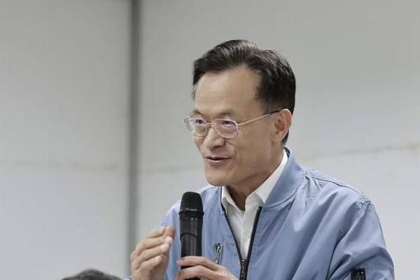 ▲張善政臉書發文哀悼前秘書長詹榮鋒病逝