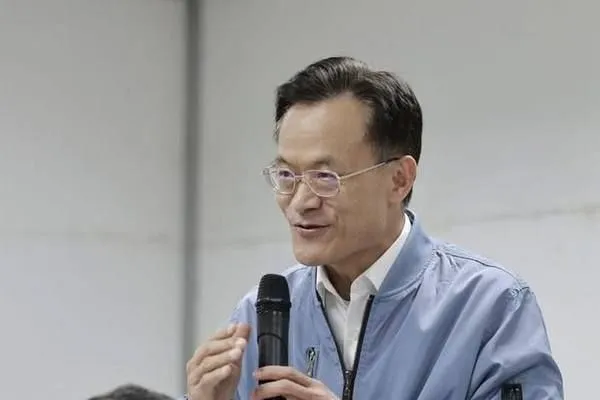 ▲張善政臉書發文哀悼前秘書長詹榮鋒病逝