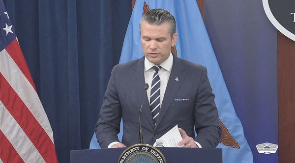 ▲▼美國襲擊伊朗！美國國防部長赫格塞斯（Pete Hegseth）和空軍司令在五角大廈舉行簡報會。（圖／路透）