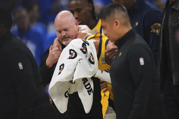 ▲溜馬王牌球星哈利伯頓首節意外無碰撞情況下傷退、雷霆吉爾吉斯-亞歷山大。（圖／ 達志影像／美聯社）