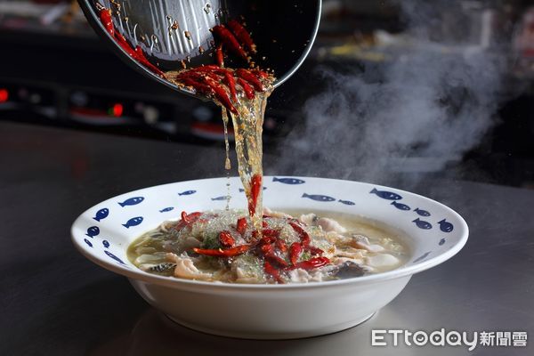 ▲刁民酸菜魚板橋府中店6/26試營運　限量80組用餐「再享5折優惠」。（圖／刁民酸菜魚提供）