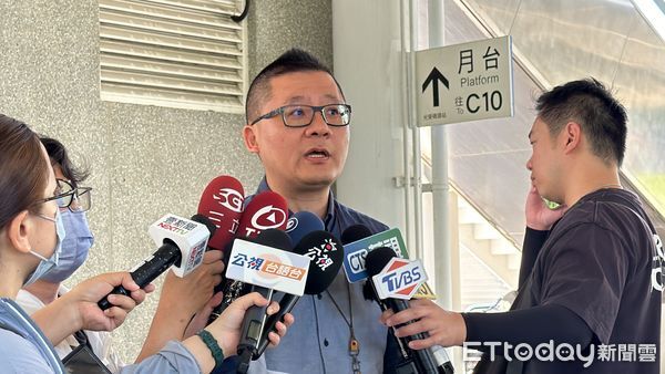 ▲▼ ▲▼高捷出包！82歲老翁深夜受困輕軌電梯　「遭囚1小時」癱軟救出。（圖／記者賴文萱攝）