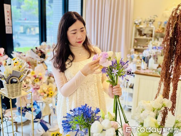 ▲台南「小金鈴花藝店」由邱筱雯創立，靠勞動部微創鳳凰貸款走出創業之路，成為永康人氣小店。（記者林東良翻攝，下同）