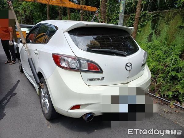 ▲▼宜蘭分署拍賣交通欠款大戶馬自達（2013年、拍色、附鑰匙一把）車輛照片。（圖／記者郭世賢翻攝）