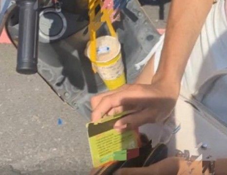 ▲短褲辣妹車手藏喪屍菸彈遭休假員警活逮。（圖／警方提供）