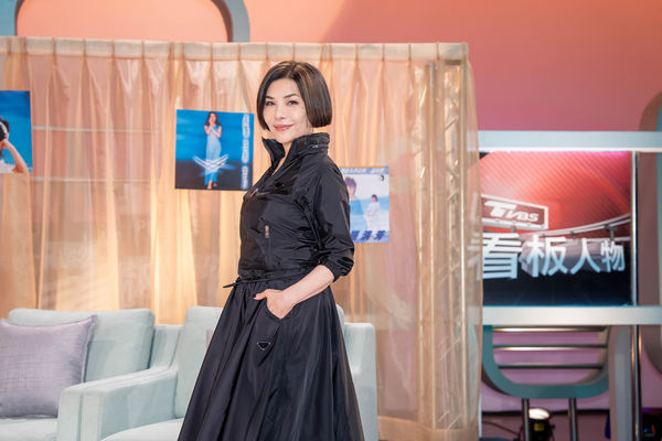 ▲▼張清芳（中）攜大兒子Nathan（右）登上《TVBS看板人物》，左為主持人方念華 。（圖／TVBS提供）