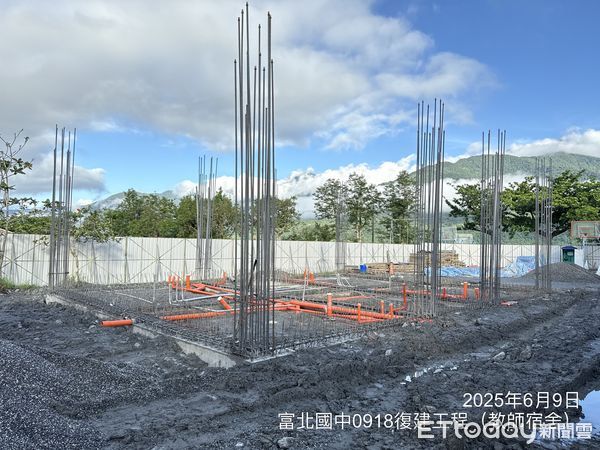 ▲▼富北國中教師宿舍與活動中心已完成地坪回填，並進行配管與鋼筋綁紮施工。（圖／花蓮縣政府提供，下同）