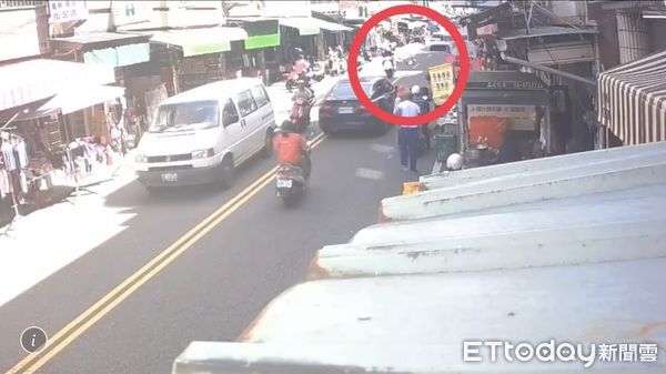 ▲▼嘉義員警撞傷騎腳踏車的老人。（圖／記者翁伊森翻攝，下同）