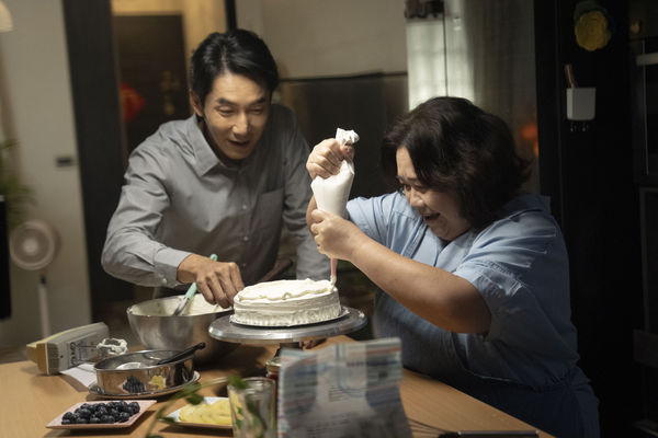 ▲《拜六禮拜》播出第四集，持續獲得好評與亮眼收視。（圖／華視、公視台語台提供）