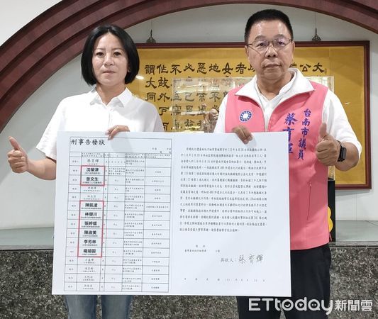 ▲台南市議員蔡育輝、李中岑指出，光電案涉及倒填日期、圖利特定業者，且案情直指中央高層，擬依法向行政院副院長沈榮津、台電董事長曾文生等13人提告。（圖／記者林東良翻攝）