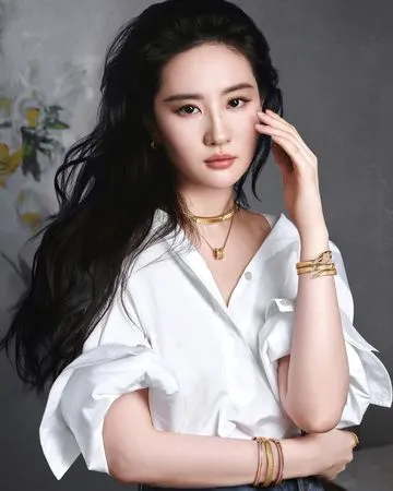 ▲劉亦菲出道超過20年，人氣依然居高不下。（圖／翻攝自Instagram／yifei_cc）