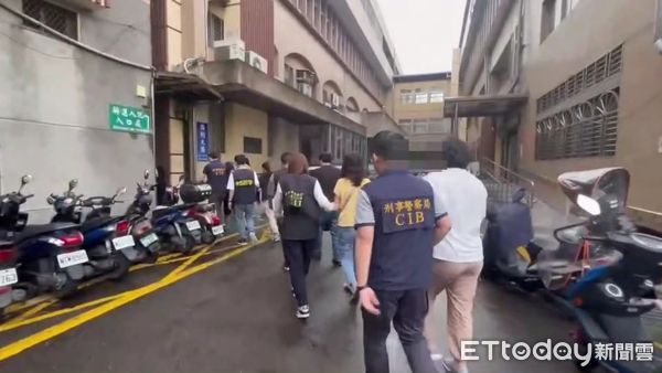 ▲刑事局掃蕩租用民眾蝦皮帳號傾銷大陸仿冒品的台灣企業逮捕10人到案。（圖／記者張君豪翻攝）