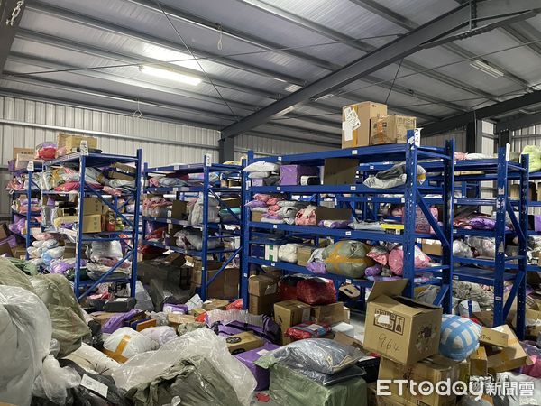 ▲刑事局掃蕩租用民眾蝦皮帳號傾銷大陸仿冒品的台灣企業逮捕10人到案。（圖／記者張君豪翻攝）