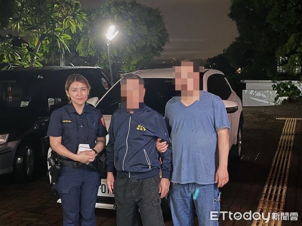 ▲里港警分局員警救助張姓老翁。（圖／記者陳崑福翻攝）