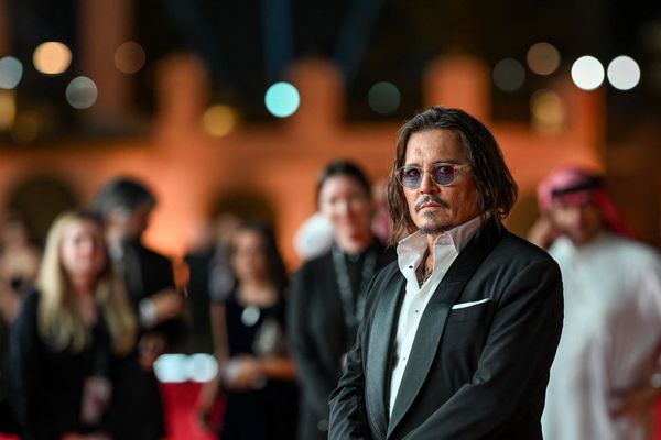 強尼戴普儘管打贏控告前妻的毀謗官司，但對於影壇人情冷短依然耿耿於懷。（東方IC）