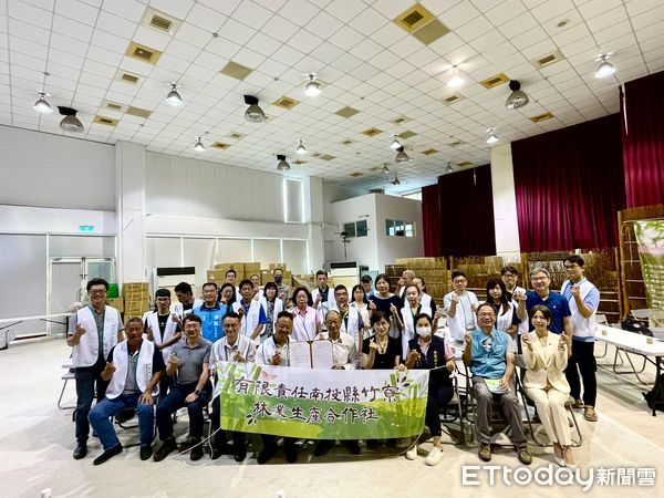 ▲林業及自然保育署南投分署與「竹寮林業生產合作社」簽署委託「林業永續多元輔導方案」合作協議。（圖／林業保育署南投分署提供）