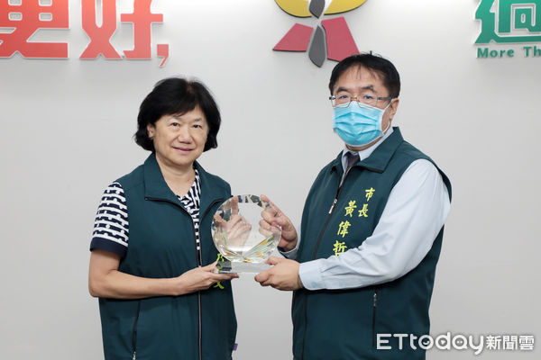 ▲台南市長黃偉哲於市政會議肯定長照業務成績，勉勵未來主責單位衛生局再創高峰。（記者林東良翻攝）