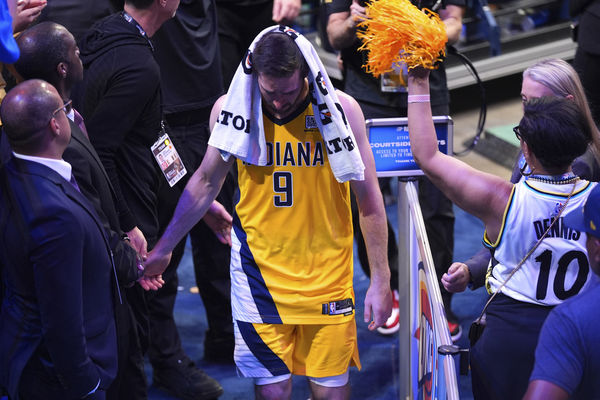 ▲▼溜馬資深替補麥康諾搶七戰後紅了眼眶，向球迷道歉。（圖／達志影像／美聯社）