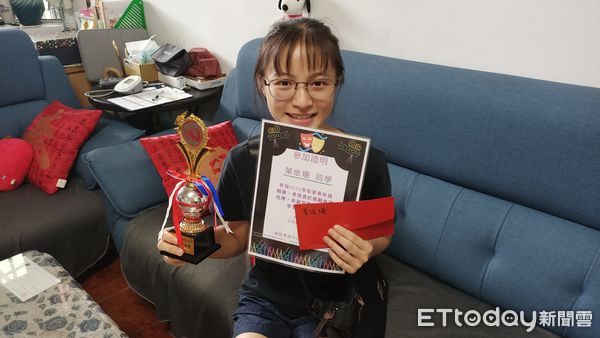 ▲依珊參與家扶偏鄉關懷方案。（圖／南投家扶中心提供）