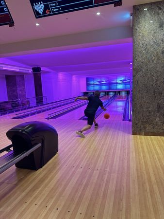 ▲郁方因陪孩子打保齡球，導致腰椎受傷。（圖／翻攝自Facebook／好門媳婦的秘密生活郁小方）