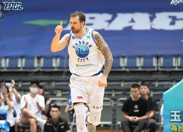 ▲海神克雷格、艾德、摩爾斯、胡瓏貿，國王林書豪。（圖／TPBL提供）