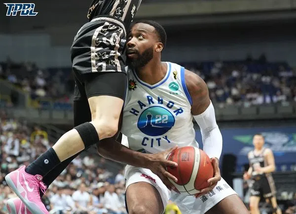 ▲海神克雷格、艾德、摩爾斯、胡瓏貿，國王林書豪。（圖／TPBL提供）