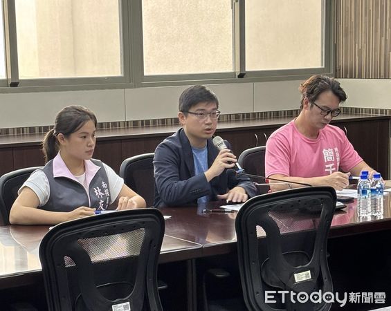 ▲南投縣議員簡千翔（右起）、林儒暘、林友友倡議校事會議需改革，莫讓政策壓垮校園。（圖／翻攝林儒暘臉書粉專，下同）
