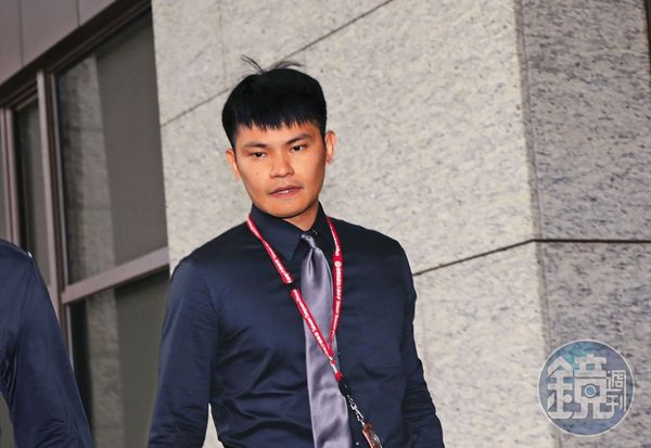 檢察官陳嘉義遭質疑偽造關鍵會議譯文，刻意遺漏其他與會官員，製造鄭文燦與廖氏父子密會喬好的假象。