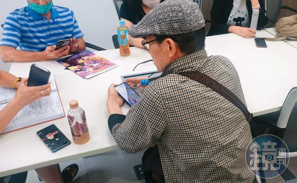 林柏宏的二伯（右）與四叔（左）指控姪兒為了切割父債，忘恩負義。