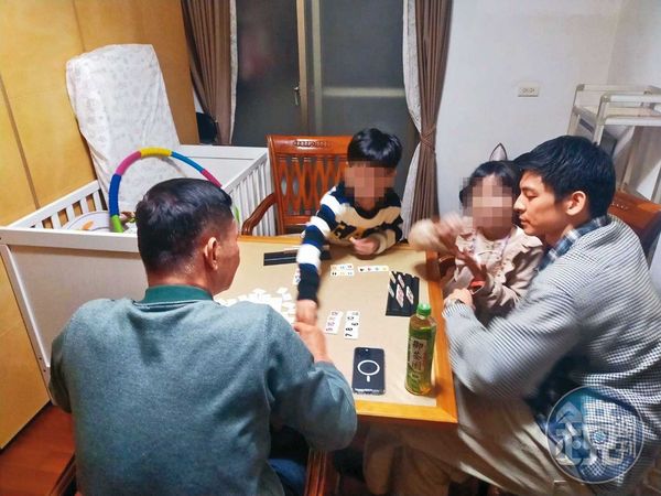林柏宏（右1）大學時期曾當四叔（左1）兒子的家教，雙方關係緊密。（讀者提供）