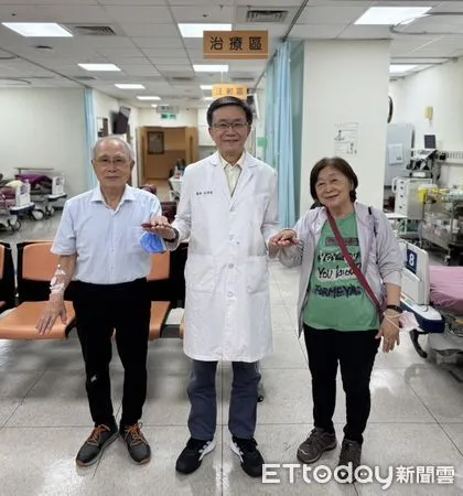 ▲成大醫院為全台首批施打阿茲海默症抗體新藥醫學中心，注射現場由多部門團隊共同完成。（記者林東良翻攝，下同）