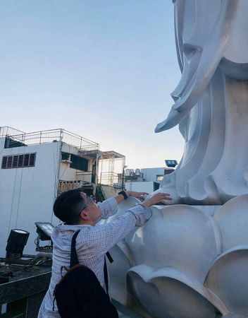 ▲彰化市開化寺首次開放考生登頂樓「抱佛腳」加持。（圖／彰化市公所提供）