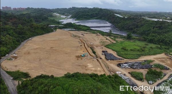 ▲▼高雄大樹和山里光電案場。（圖／翻攝柯志恩FB粉絲專頁）