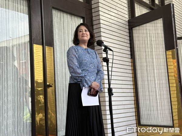 ▲▼民進黨團幹事長吳思瑤議場前受訪。（圖／記者詹詠淇攝）