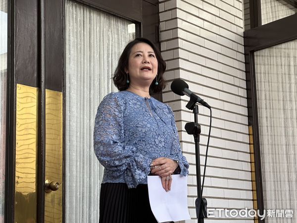 ▲▼民進黨團幹事長吳思瑤議場前受訪。（圖／記者詹詠淇攝）