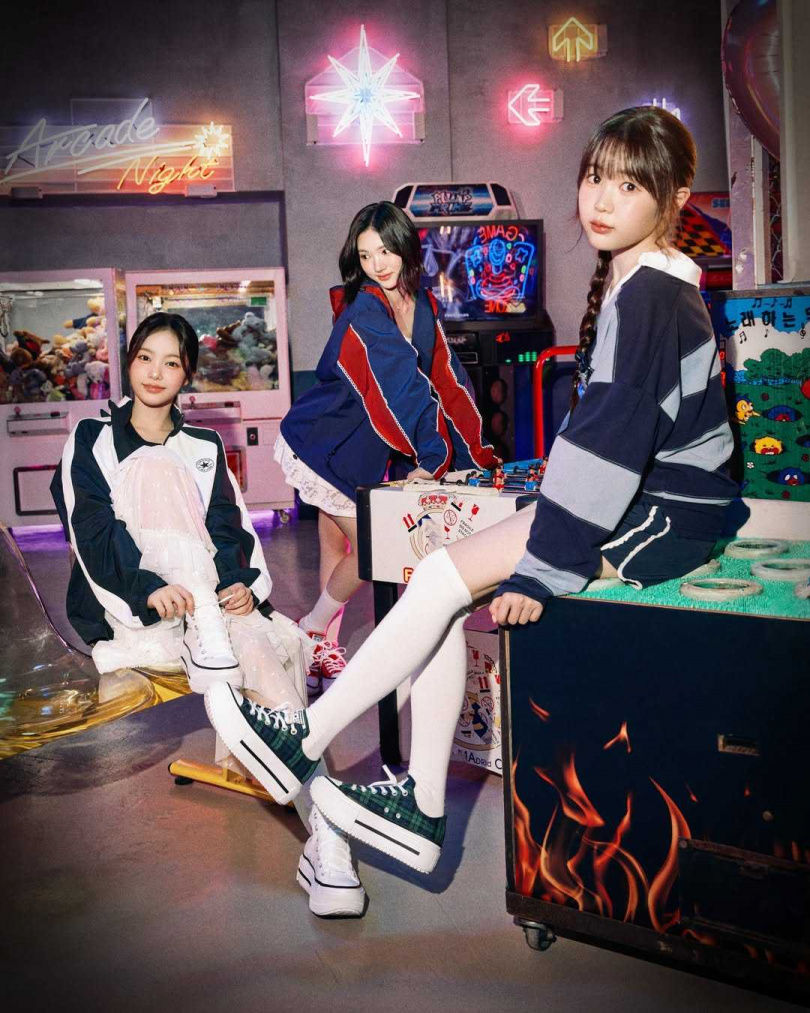 女團Hearts2Hearts上腳Converse厚底鞋、鉛筆腿穿出來！這雙ADERERROR最潮聯名鞋也要收