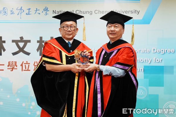 ▲▼   跨國企業林文村總裁領航地方產業升級 中正大學頒授名譽博士 。（圖／中正大學提供）
