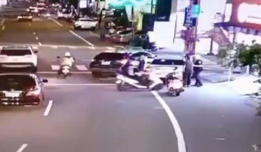 ▲彰化阿伯懸掛假車牌被抓包，警方一查車內竟藏3種毒品。（圖／記者唐詠絮翻攝）