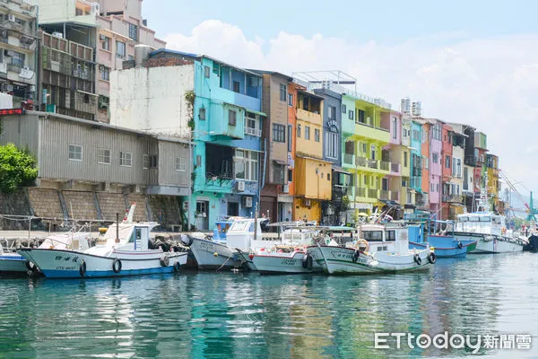 ▲「喜洋洋88號」號稱是正濱漁港唯一可以出海的觀光遊艇，有划SUP、海釣、潛水及下午茶專案可以選擇,正濱漁港,基隆漁港風光。（圖／記者彭懷玉攝）