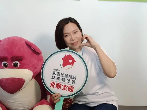 ▲▼ 曾心梅為公益拍攝影片。（圖／願有情提供）