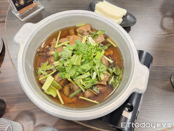 ▲歡慶20週年，台南經典台味餐廳品牌「廚房有雞」推出限時活動《款待有情人》，邀請所有與品牌「20歲緣分」的朋友共襄盛舉。（圖／記者林東良攝，下同）