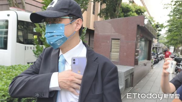 ▲▼會計師端木正涉於柯文哲政治獻金案作假帳，今（24日）二度到台北地院出庭仍不認罪，當庭被法官質疑專業、問到啞口無言。（圖／記者黃哲民攝）