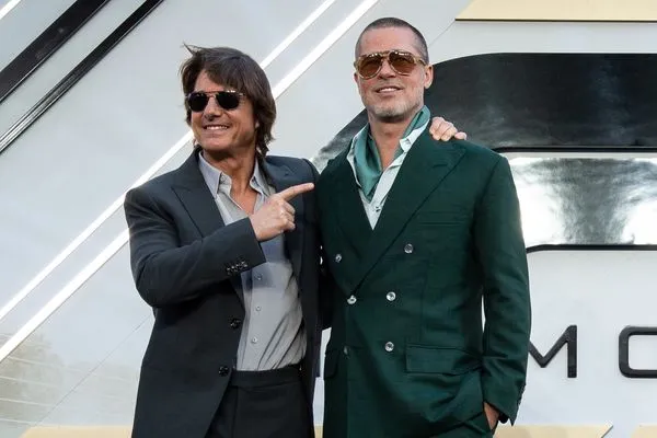 ▲《F1電影》倫敦首映，「阿湯哥」湯姆克魯斯和布萊德彼特世紀同台。（圖／華納提供）