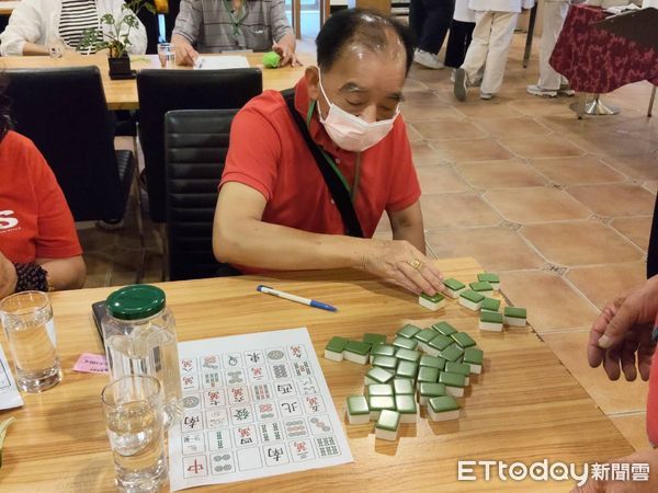 ▲▼   ［結合娛樂與預防 聖馬失智中心推動「健腦麻將」 ］  。（圖／聖馬爾定醫院提供）