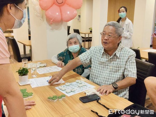 ▲▼   ［結合娛樂與預防 聖馬失智中心推動「健腦麻將」 ］  。（圖／聖馬爾定醫院提供）
